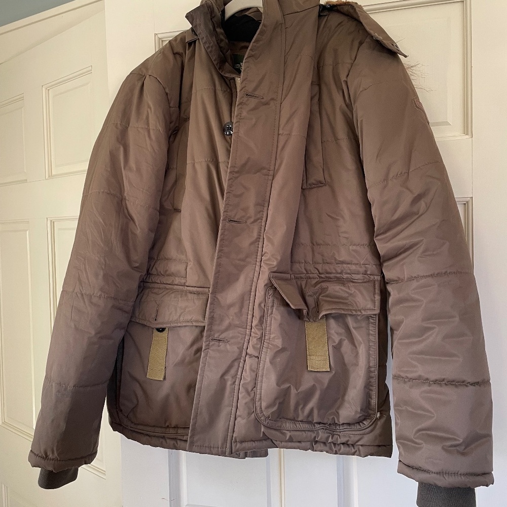 Men's winter jacket in size medium.